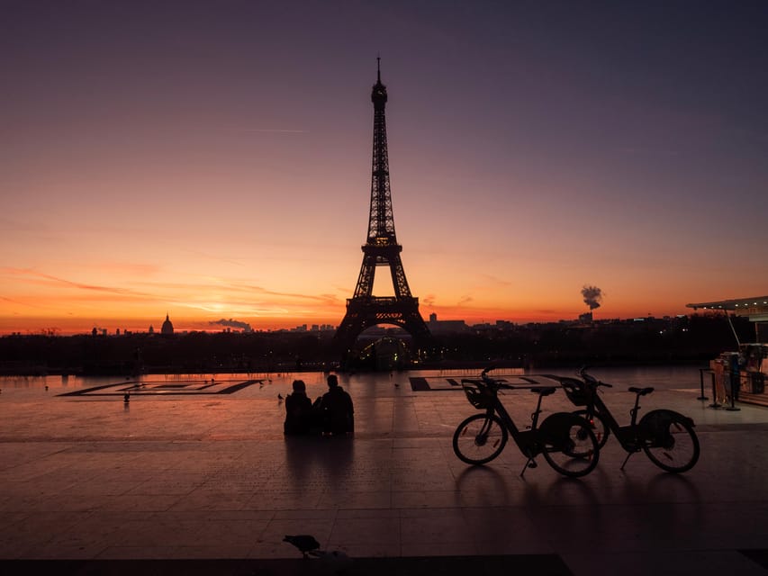 Paris Before the Crowds: Sunrise Bike Tour with Breakfast - Along the Seine toward Notre Dame