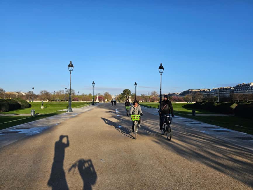 Paris Before the Crowds: Sunrise Bike Tour with Breakfast - Meeting the Eiffel Tower in the morning light