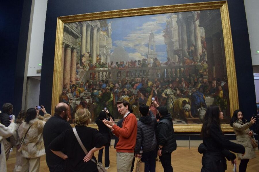 Paris: Best of the Louvre Guided Tour with Pre-booked Ticket - Why six people makes a difference
