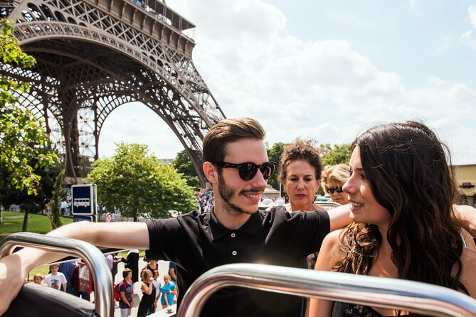 Paris Big Bus Hop-on Hop-off and Seine River Cruise - Louvre and Pont des Arts: a strong start in central Paris