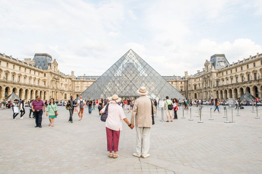 Paris: Big Bus Hop-on Hop-off Tour & Panoramic Night Tour - The Louvre and Musée d’Orsay from the upper deck