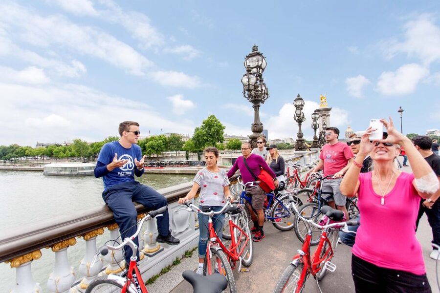 Paris Bike Tour: Eiffel Tower, Place de la Concorde & More - Starting at Fat Tire Tours on Rue Edgar Faure