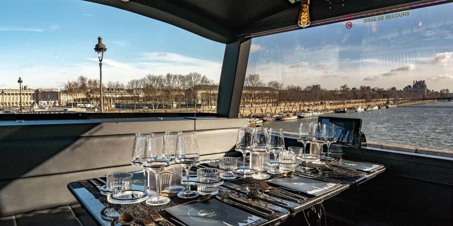Paris: Bus Toqué Tour with 5-Course Dinner and Champagne - What $143 buys you in Paris