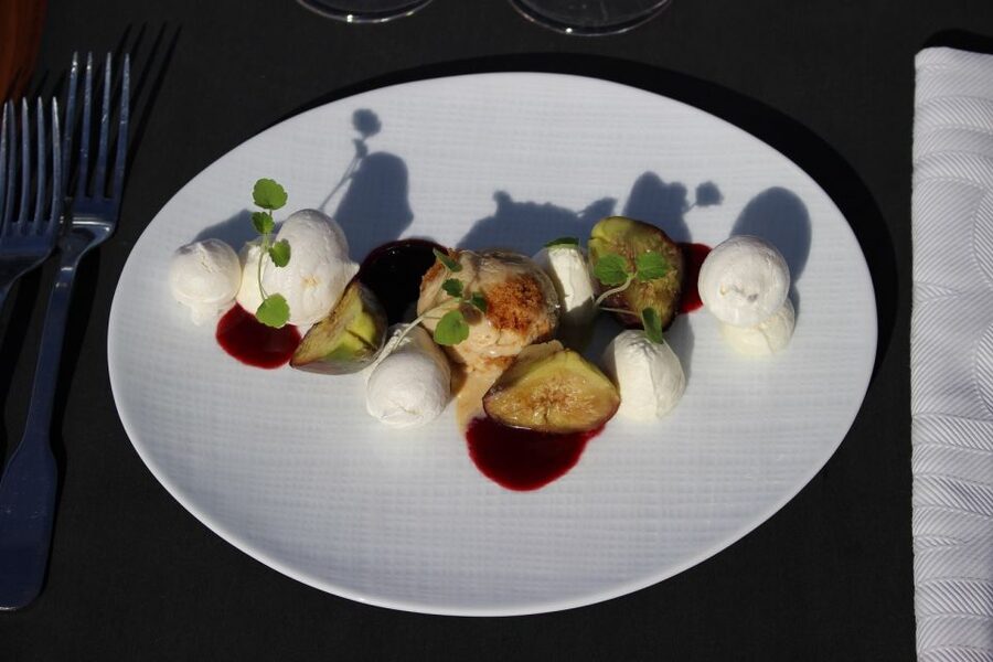 Paris: Bustronome Gourmet Dinner Tour - The six-course dinner and its seasonal rhythm