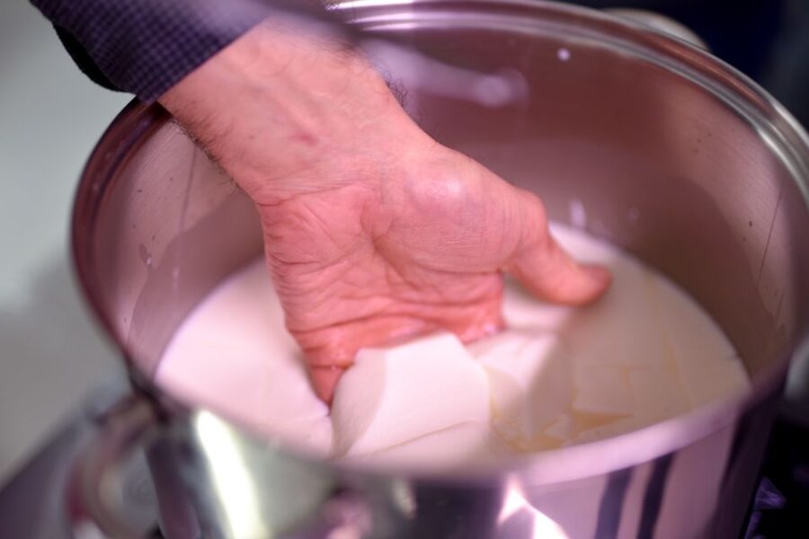 Paris: Butter and Cheesemaking Workshop - What the two-hour schedule feels like