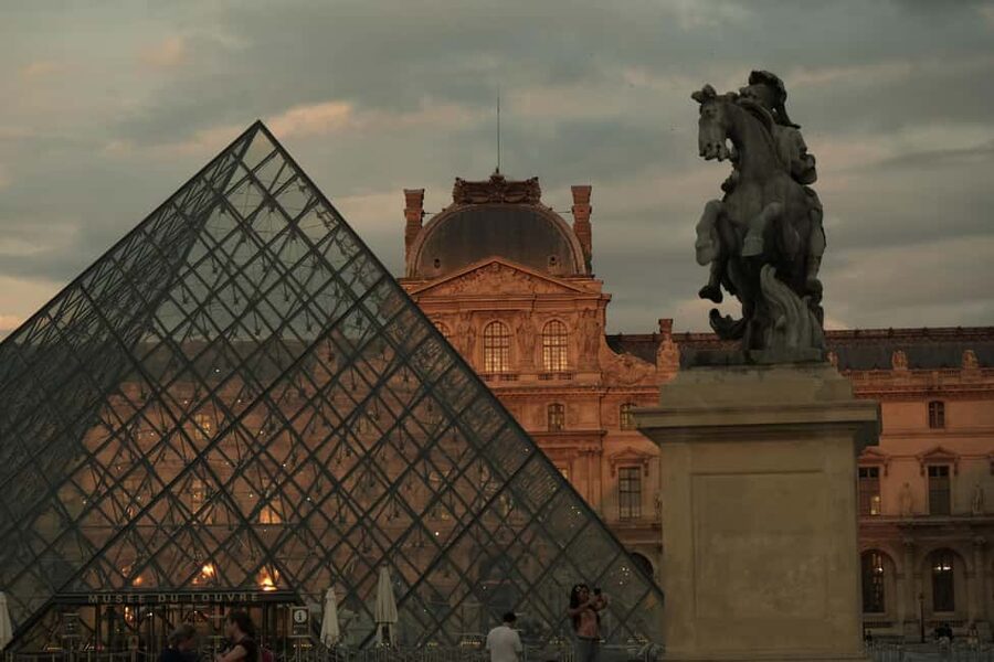 Paris By Night: 3-Hour Guided Bike Tour - Why Paris works so well by bike after dark