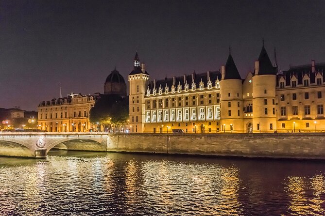 Paris by Night Walking Tour: Ghosts, Mysteries and Legends - Square du Vert-Galant, beauty with a grim past