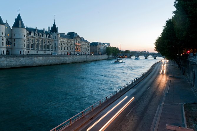 Paris by Night Walking Tour: Ghosts, Mysteries and Legends - Île de la Cité, the old center of power