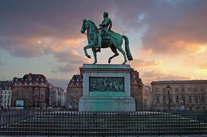 Paris by Night Walking Tour: Ghosts, Mysteries and Legends - Saint-Germain-lAuxerrois and the massacre of 1572