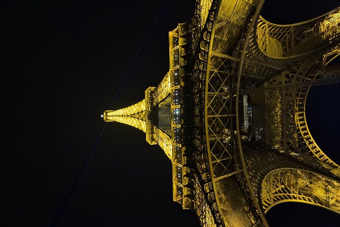 Paris by Night - Eiffel Tower lights and the first photo stop