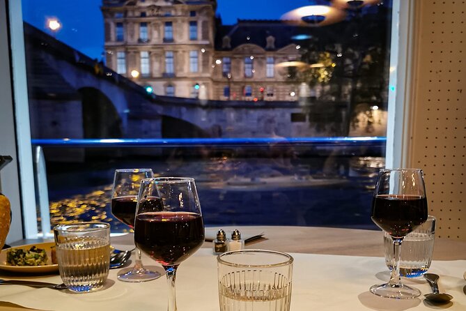 Paris Capitaine Fracasse 3 Course Seine River Dinner Cruise - The real price, including drinks and supplements