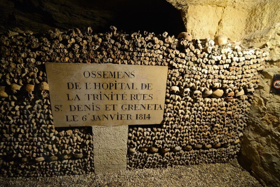 Paris: Catacombs Entry & Seine River Cruise with Audio Guide - What the underground route feels like