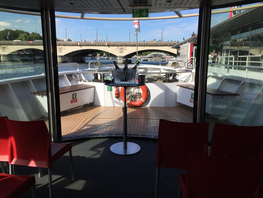 Paris: Champagne Tasting Cruise Departure from Eiffel Tower - Why the private salon makes a difference