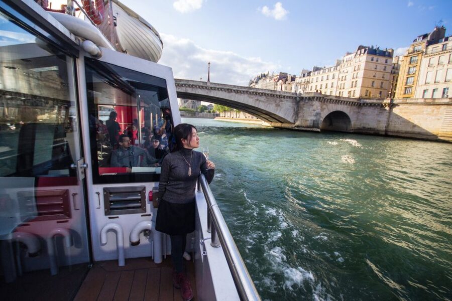 Paris: Champagne Tasting Cruise Departure from Eiffel Tower - Finding Port de Suffren without the pre-cruise panic
