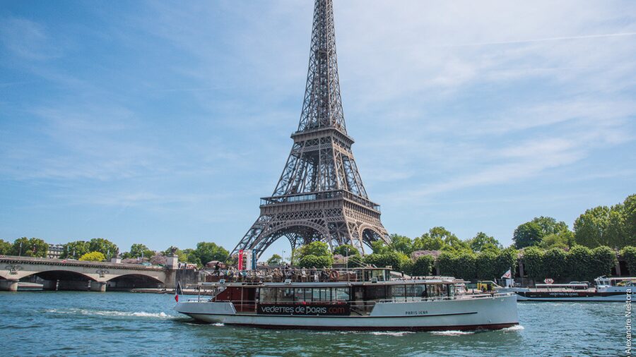Paris: Champagne Tasting Cruise Departure from Eiffel Tower - The Champagne tasting: three glasses, three different styles