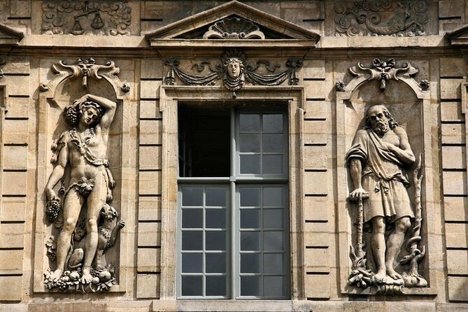 Paris: Charming Nooks and Crannies Bike Tour - Key points at a glance