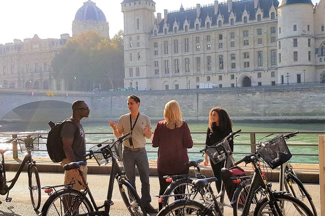 Paris: Charming Nooks and Crannies Bike Tour - Île Saint-Louis and the old river neighborhoods
