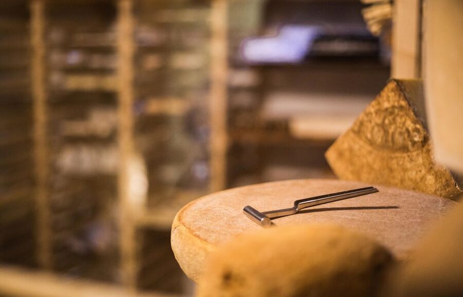 Paris: Cheese and Wine Class in a 17th Century Cellar - Entering the Musée Vivant du Fromage