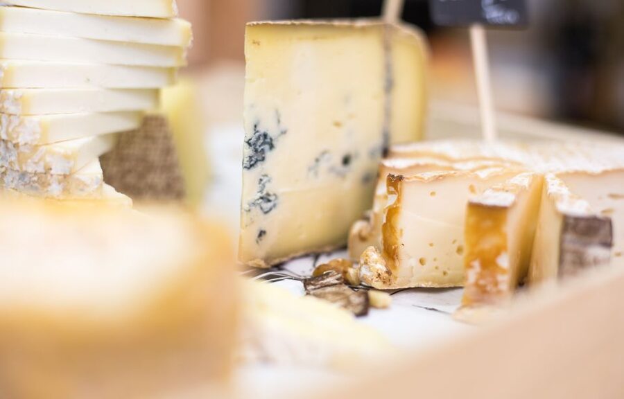 Paris: Cheese and Wine Class in a 17th Century Cellar - Why the small group matters