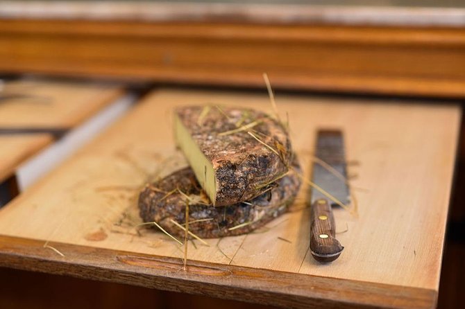 Paris Cheesemaking Workshop including Wine and Cheese Tasting with an Expert - Entering the Living Cheese Museum on Île Saint-Louis