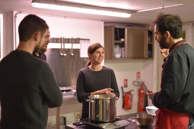 Paris Cheesemaking Workshop including Wine and Cheese Tasting with an Expert - The surprise star: making butter