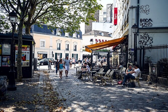 Paris Chocolate, Macaron & Pastry Food Tour: 10 Gourmet Tastings - Small groups, small shops, and the waiting problem
