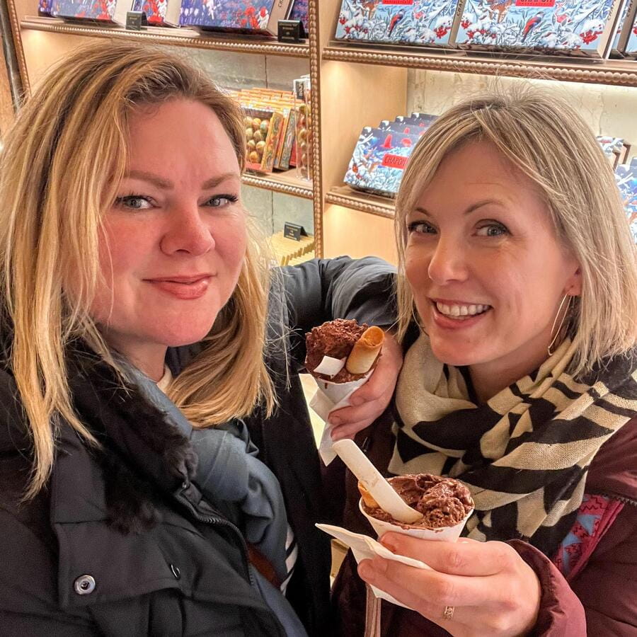Paris: Chocolate & Patisserie Walking Tour with Tastings - Debauve & Gallais and the old Paris chocolate story