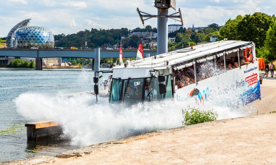 Paris: City and River Seine Tour on an Amphibious Bus - The guides make more difference than the vehicle