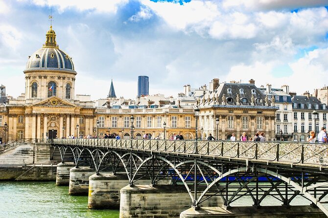 Paris City Center Free Walking Tour (Tip-Based) - The Eiffel Tower view and the final story