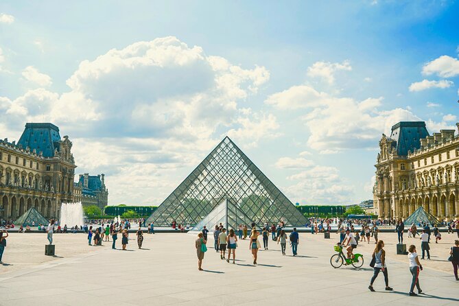 Paris City Center Free Walking Tour (Tip-Based) - Saint-Michel and Pont Saint-Michel: a lesson in modern Paris