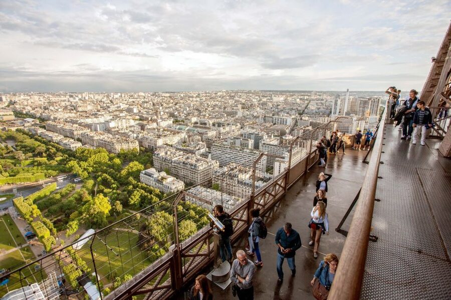 Paris: City Tour by Bus with Eiffel Tower & Optional Summit - What this Paris night tour actually offers