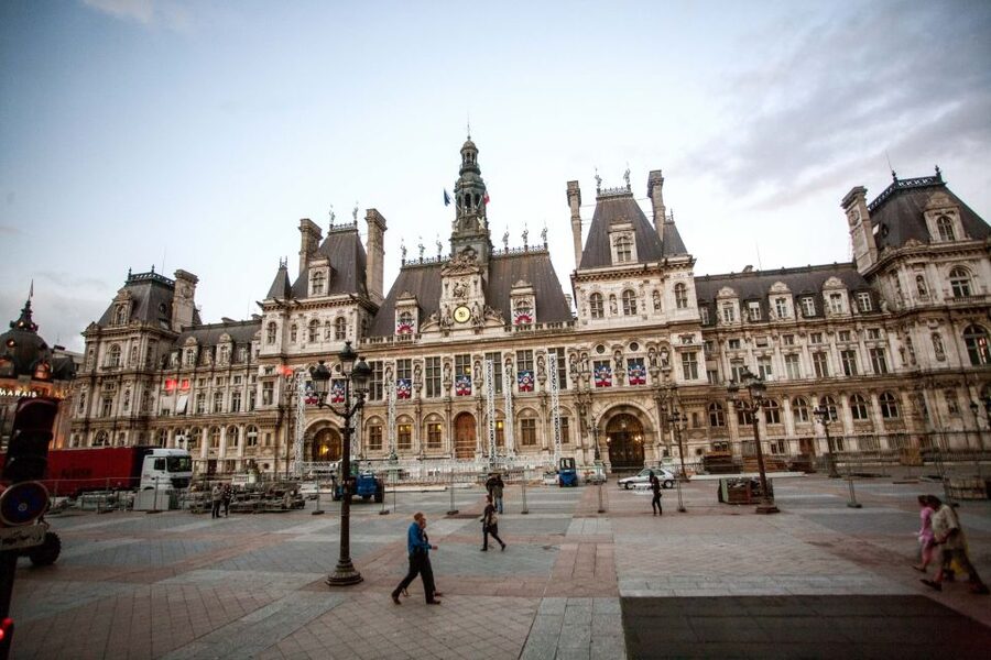 Paris: City Tour by Bus with Eiffel Tower & Optional Summit - Meeting the tour and getting the evening started