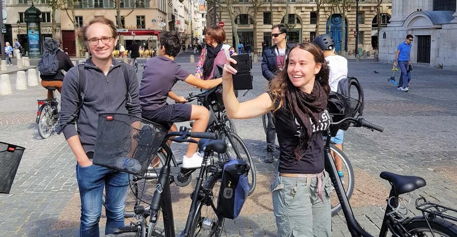 Paris: City Treasures Bike Tour - Along the Seine, with room for pictures