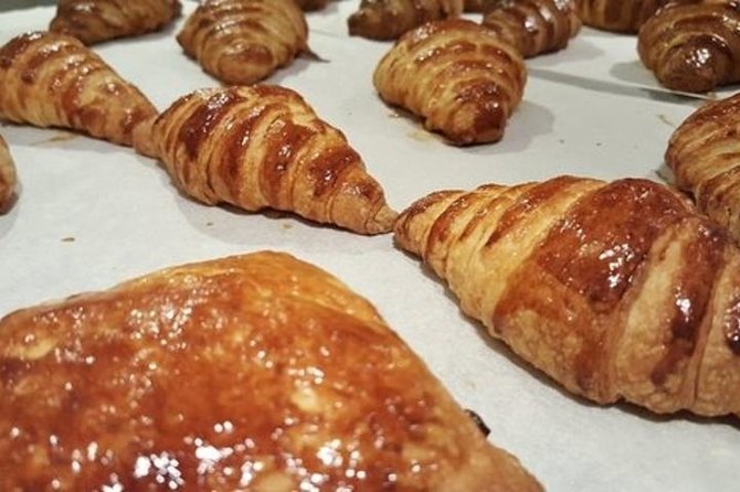 Paris Cooking Class: Chocolate Éclairs and Cream Puffs - Decorating chocolate éclairs and cream puffs