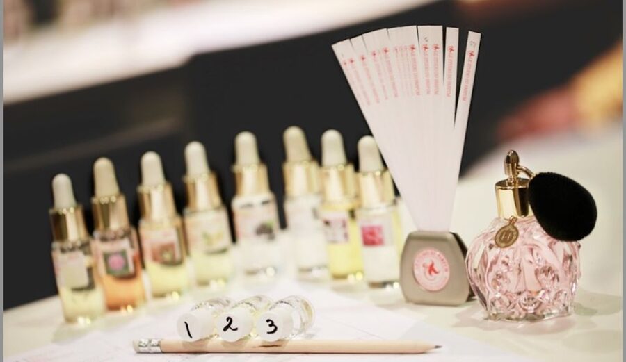 Paris: Create your Signature Scent Perfume Workshop - Learning notes, chords, and changing scent