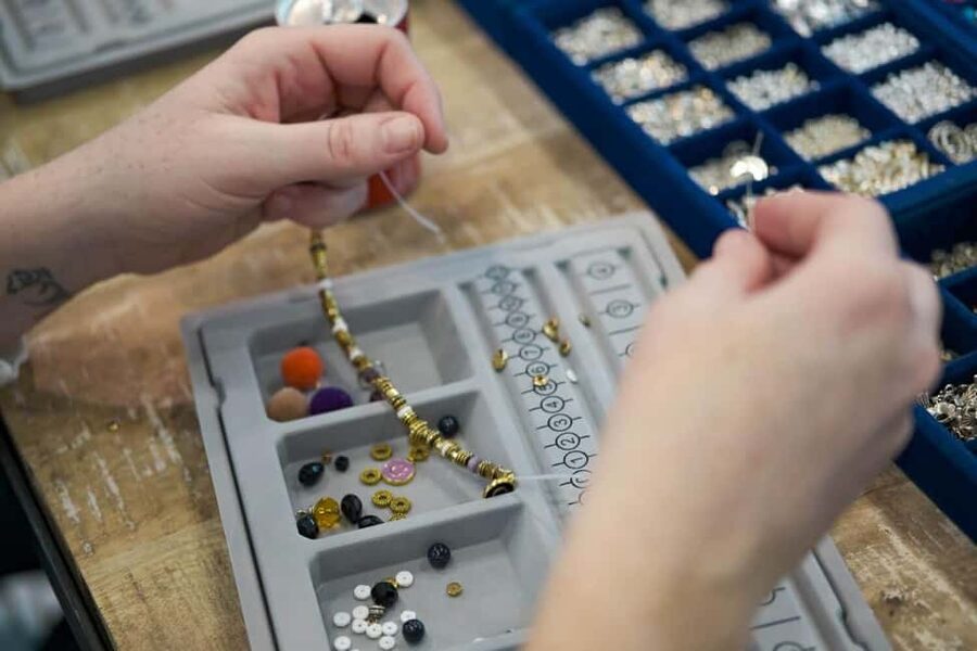 Paris: Custom Souvenir Bracelet Workshop - Getting help without losing your own creative control