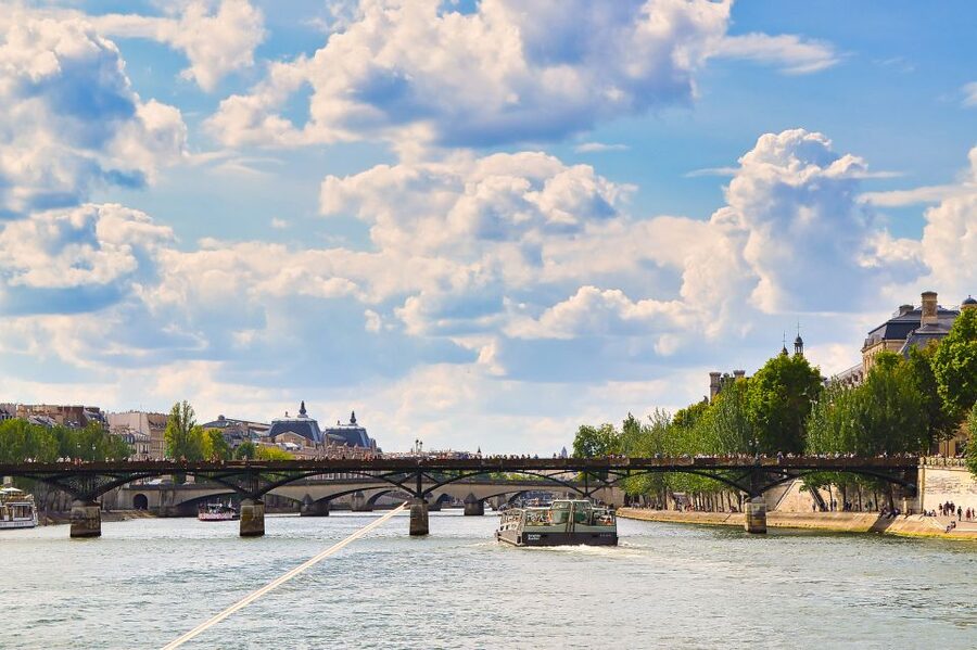 Paris: Day or Sunset Cruise with Drink, Ice Cream or Dessert - Notre Dame, Île de la Cité, and the Conciergerie