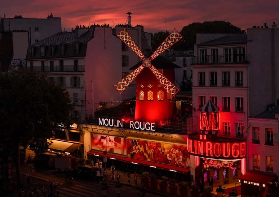 Paris: Dinner Show at the Moulin Rouge - Dinner before the Féerie show