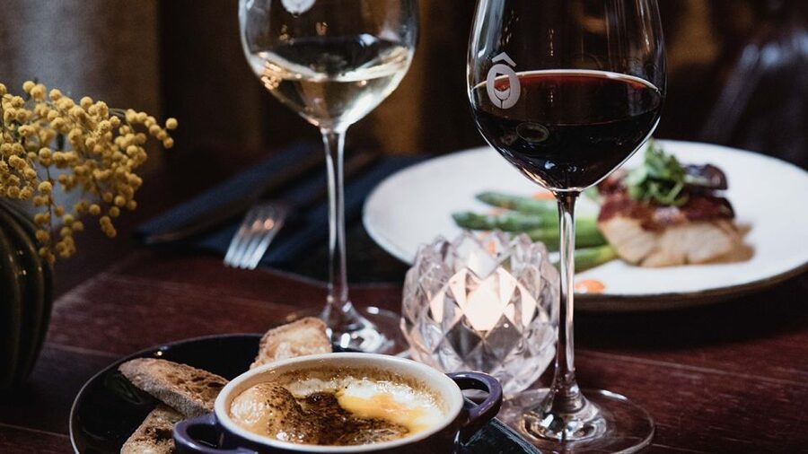 Paris: Dinner with Customized Wine Selection - Arriving at O Chateau near the Louvre