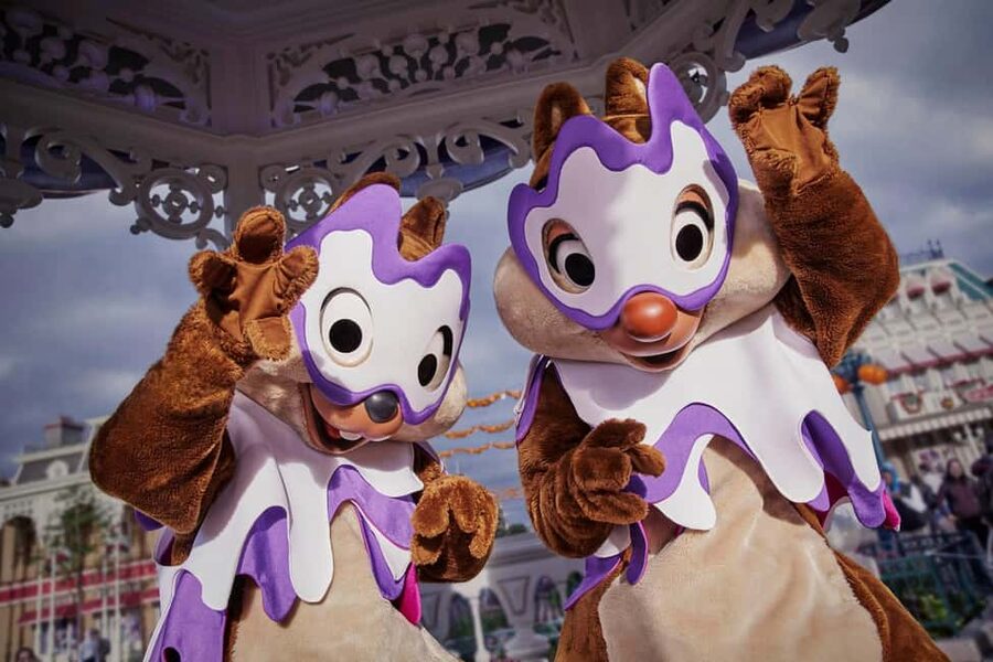 Paris: Disneyland Paris Ticket with Transfer - Shows, Frozen, and the evening finale