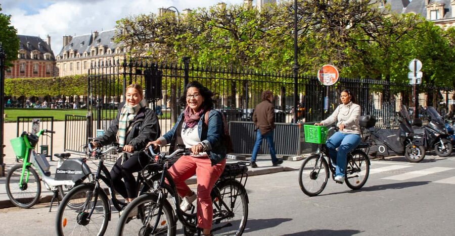 Paris: E-bike tour - Monumental and Hidden Paris - From the Louvre to Place de la Concorde