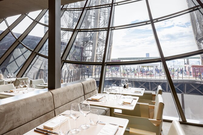 Paris Earliest Lunch at Eiffel Tower Madame Brasserie Restaurant - Drinks and service during the meal
