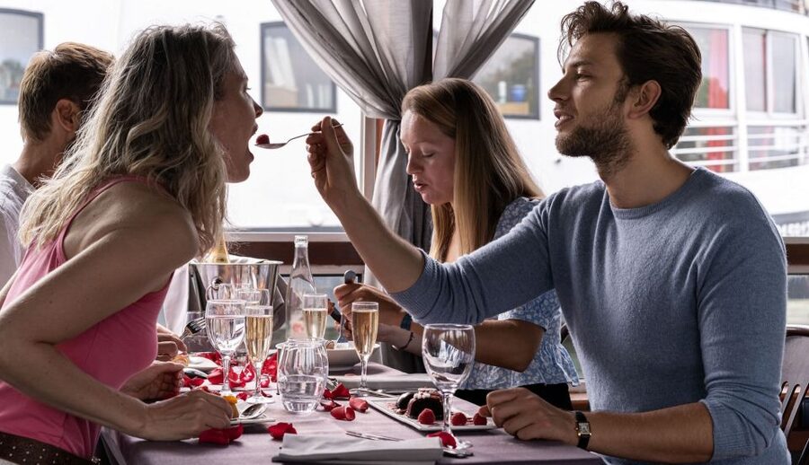 Paris: Early Evening Dinner Cruise on the River Seine - What the $100 price really covers