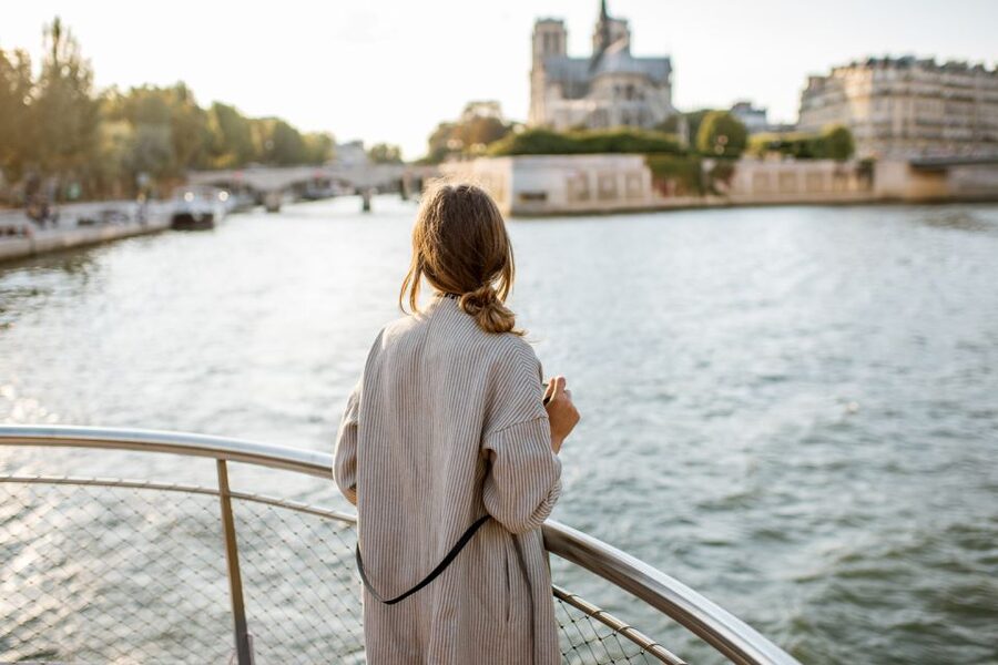 Paris: Eiffel Tower Access and Seine River Cruise - Walking down and finding your way out