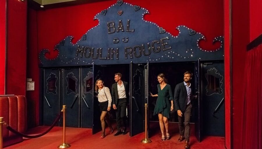 Paris: Eiffel Tower Dinner Cruise with a Moulin Rouge Show - Who will enjoy this evening most?