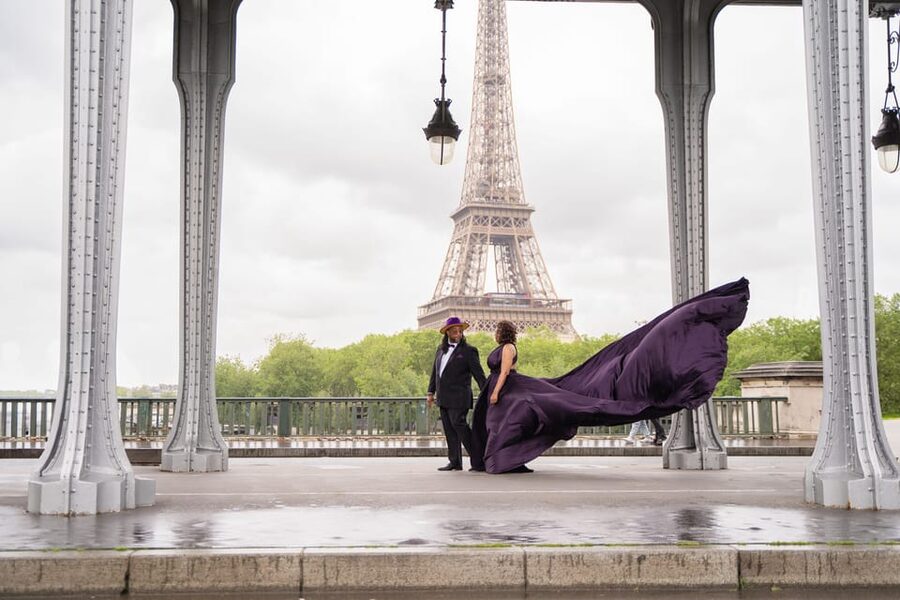 Paris: Eiffel Tower Flying-Dress Photoshoot jonadress - What you actually receive after the shoot