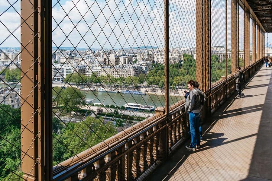 Paris: Eiffel Tower Fully Guided Tour with Summit Option - Starting away from the Eiffel Tower