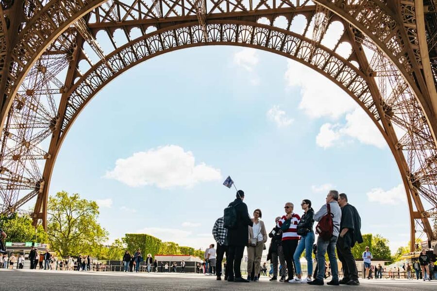 Paris: Eiffel Tower Fully Guided Tour with Summit Option - Why a guide helps at the Iron Lady