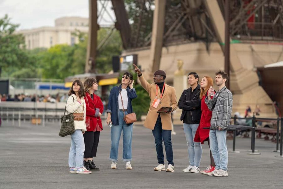Paris: Eiffel Tower Guided Tour with Summit Access - Key points to know before booking