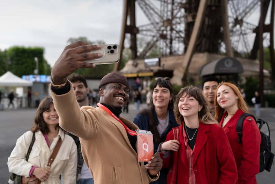 Paris: Eiffel Tower Guided Tour with Summit Access - Why the small group matters